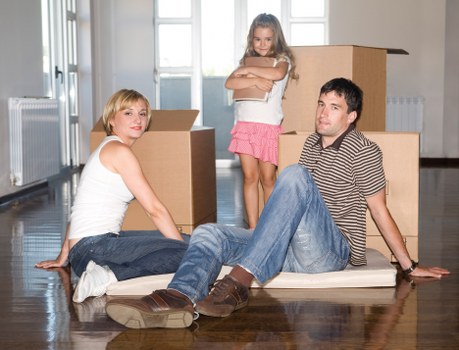 Organised packing and unloading support for house removals in Southwark